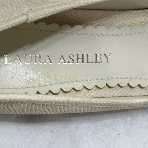 LAURA ASHLEY Women's Beige Wedge Flats Embellished Toe Faux Leather Size 7B - Picture 8 of 10